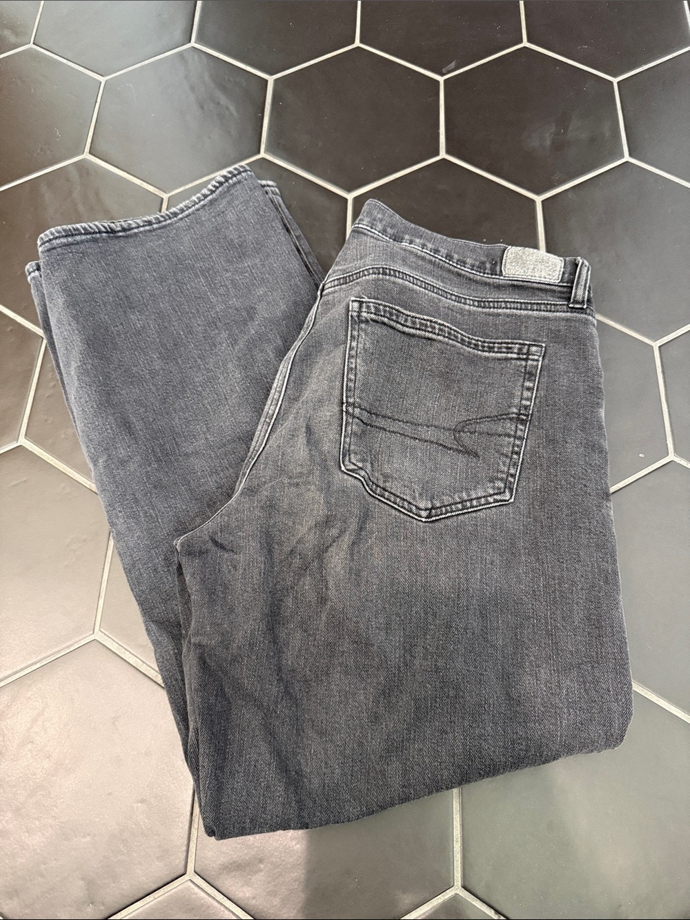 American Eagle Outfitters Women's Straight Jeans in Dark Gray Wash